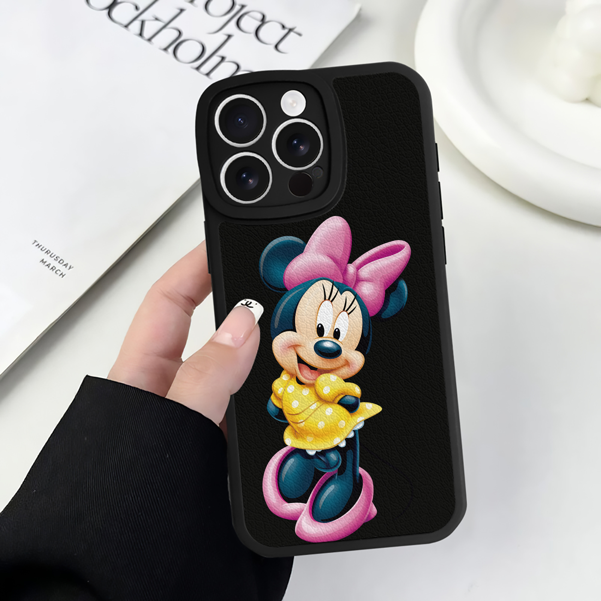 （画像用） ミッキーマウス Mickey Mouse 【iPhone 16シリーズ対応】シリコンスマホケース（レザー調） 材質：シリコン